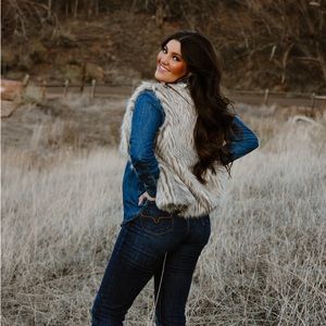 Meet your Posher, Delaynie